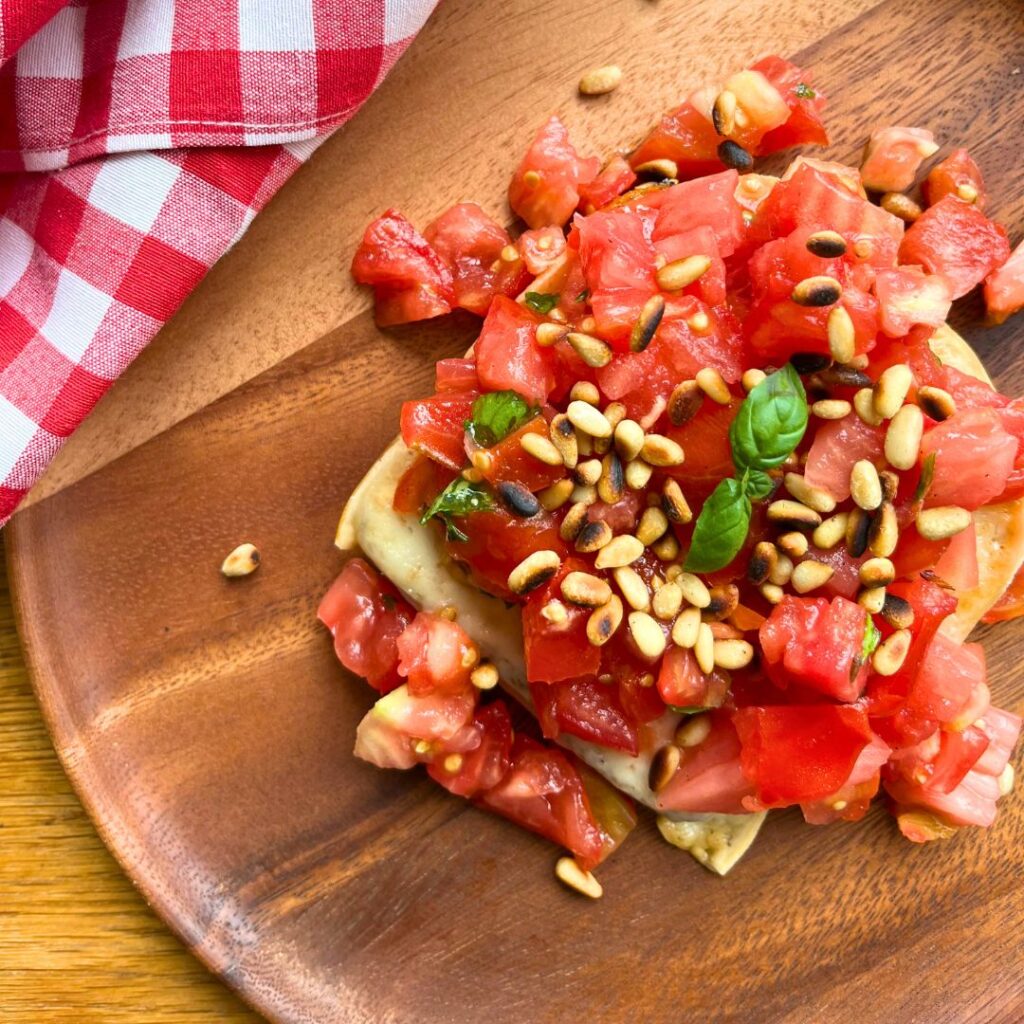 Bruschetta fromage de chèvre, tomate & basilic frais
