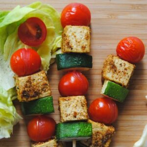 Lire la suite à propos de l’article Brochette de tofu & légumes, épices cajun
