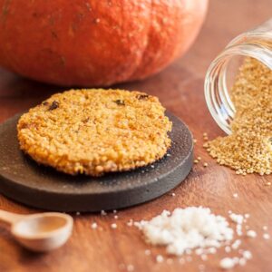 Burger végétarien au potiron rôti, quinoa & raisins secs