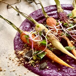 Lire la suite à propos de l’article Carottes rôties au dukkah & crème de chou rouge