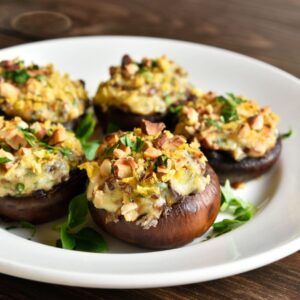 Portobellos farcis au poireau fondant, champignons & feta