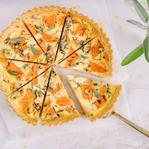 Lire la suite à propos de l’article Quiche saumon-ciboulette végétarienne aux carottes marinées